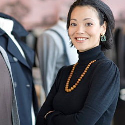 Woman shopping; (C) Photo: Getty Images