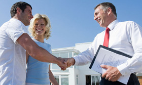 Sales of existing homes rose 6.8% from February to March. (© Image Source/Getty Images)