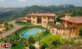 The home featured in the new reality series 'Ochocinco: The Ultimate Catch' is for sale for $13.5 million. (© Realtor.com)
