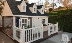 This doghouse is a minicopy of the homeowner's Victorian home for sale for $10.995 million in Thousand Oaks, Calif. (© Realtor.com)