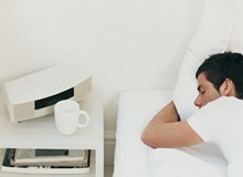 Man laying asleep in bed ((c) Digital Vision Ltd.)